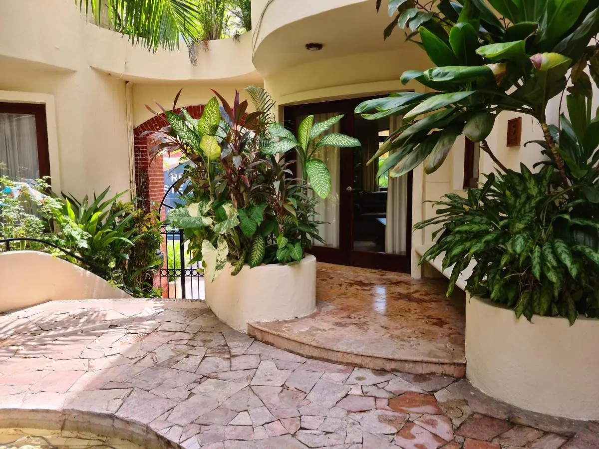 Luxury Villa Steps To The Beach & 5Ta Av, Amazing Playa del Carmen Mexico