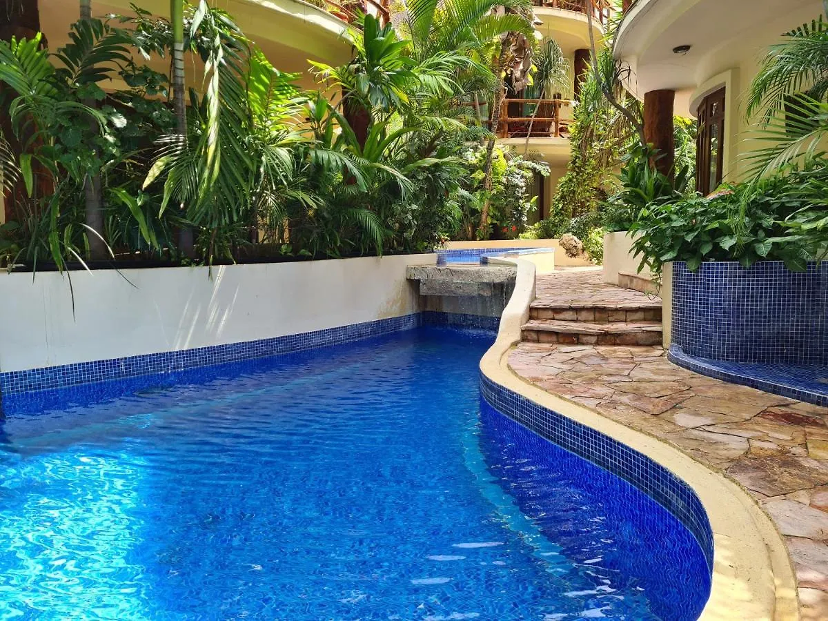Luxury Villa Steps To The Beach & 5Ta Av, Amazing Playa del Carmen