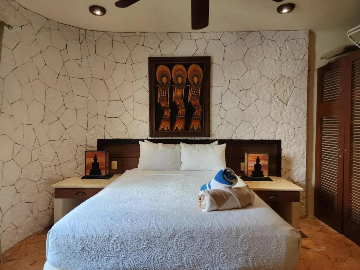 Luxury Villa Steps To The Beach & 5Ta Av, Amazing Playa del Carmen